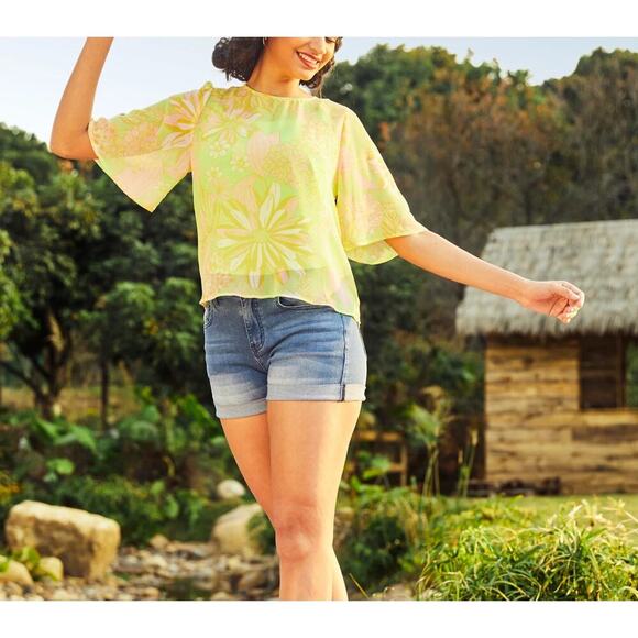 2/$25 1X 16 Plus Size Yellow Floral Sheer Flutter Sleeve ModCloth Top blouse - Picture 2 of 4